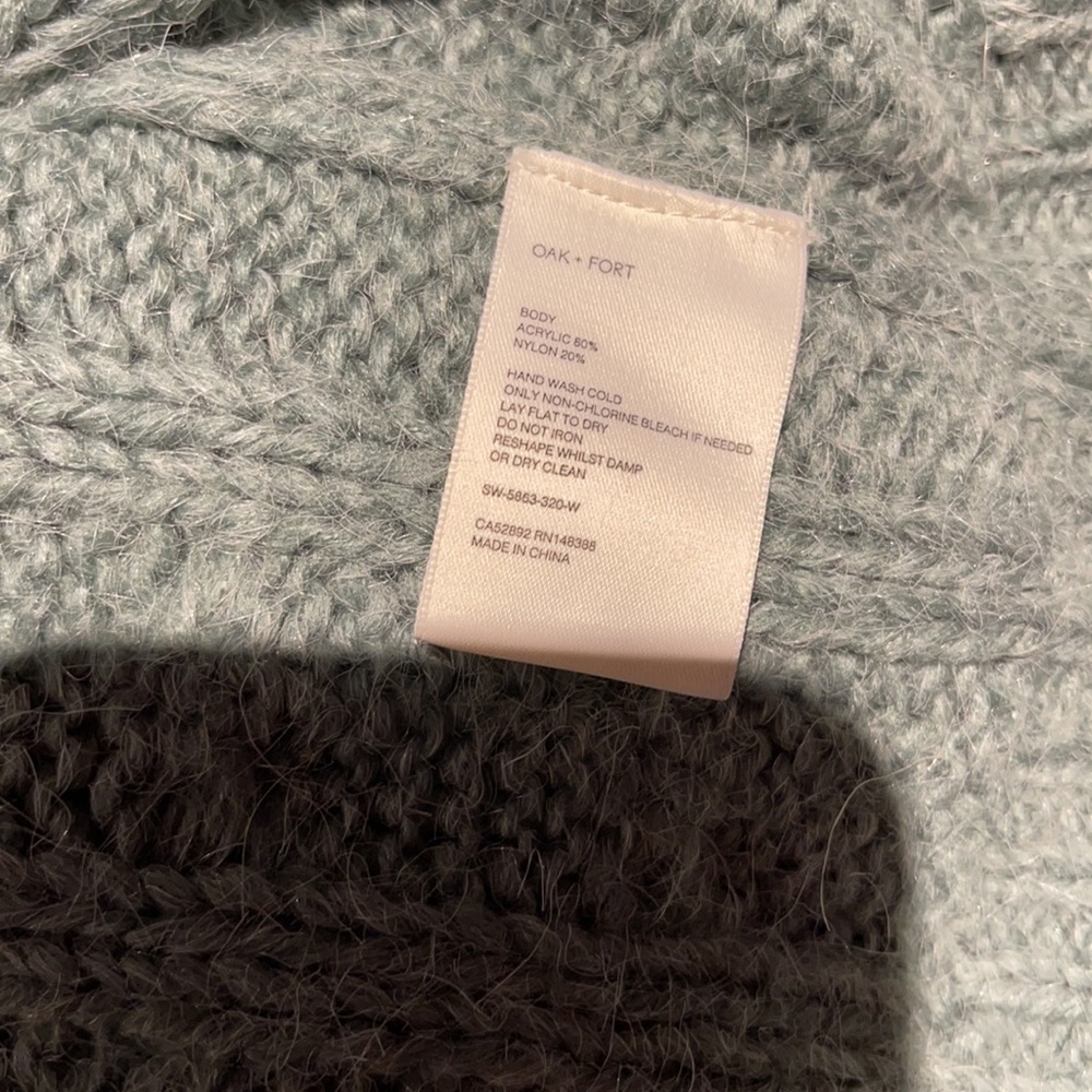 Sweater - Picture 6 of 7